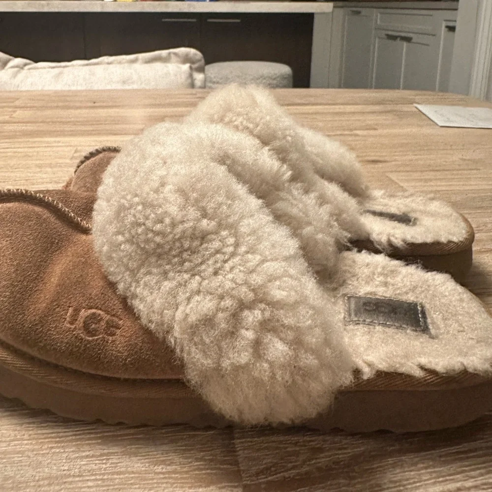 Kids UGG Tasman slippers
